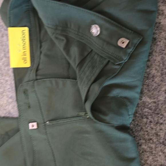 All in Motion Men's Cargo Golf Shorts in green - Picture 4 of 5